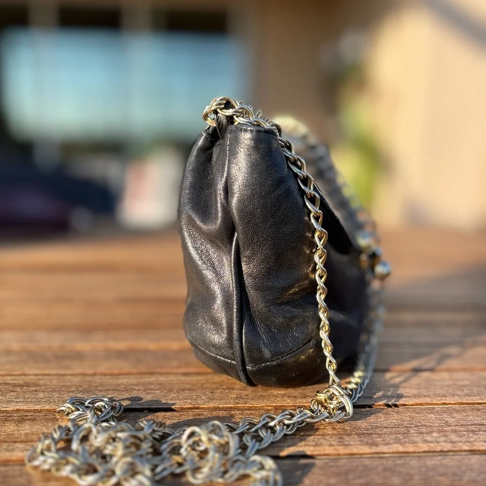 Bally Italian Leather | RARE Vintage Quilted Black Leather Bag | Unique Clasp - Picture 6 of 12